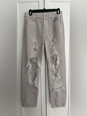American Eagle Outfitters Light Gray Mom Jeans -Distressed-Ripped Size 6